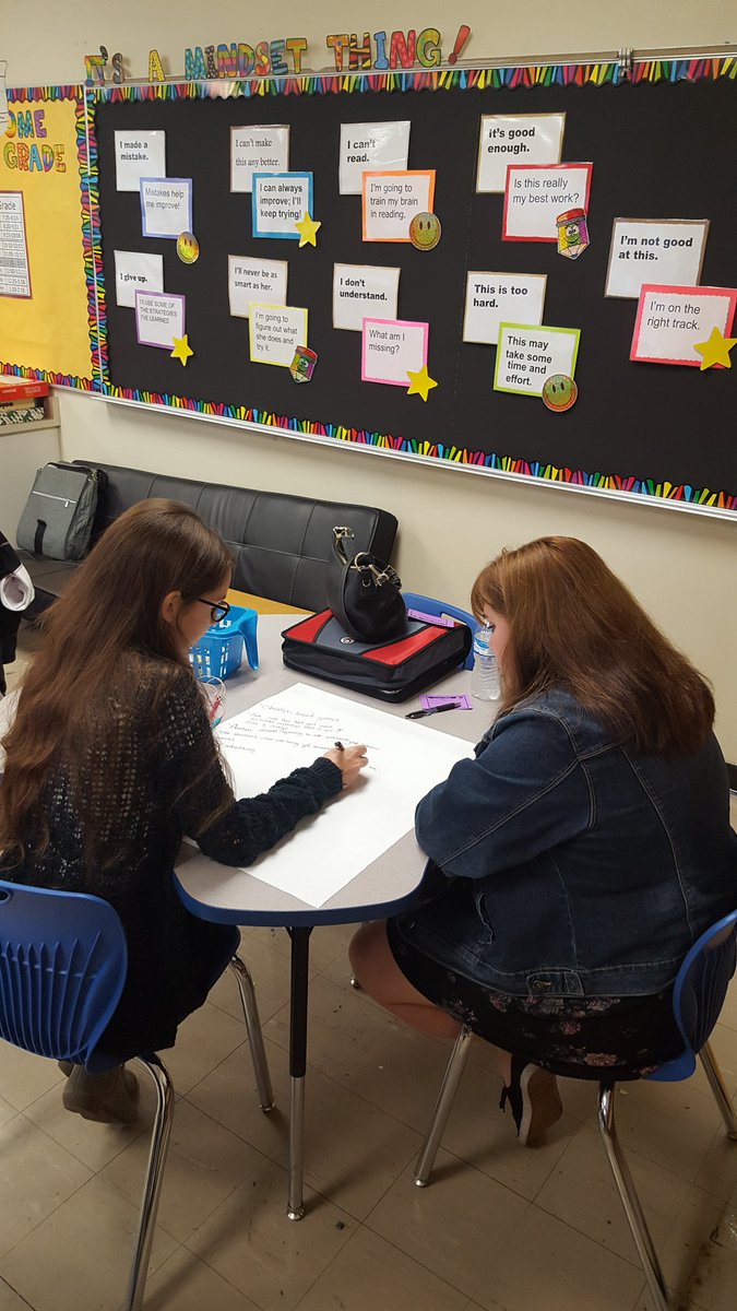 lwinn19's tweet photo. Leaving a legacy for others! Their visions and ideas have no limits 💖 Thank you @kithard for your time and expertise! #CMSLegacy #PHASD1 https://t.co/prFhIYDHK0