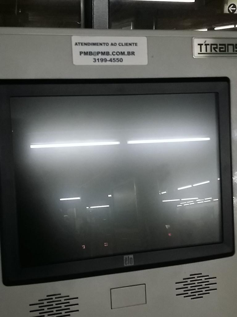 Bigodez's tweet photo. Uma vez mais a b3nd1t@ máquina está quebrada e não dá pra recarregar o cartão fidelidade @metrosp_oficial @Linha1Azul @L1Azul #sjudas 😡 https://t.co/2flZzpivnq