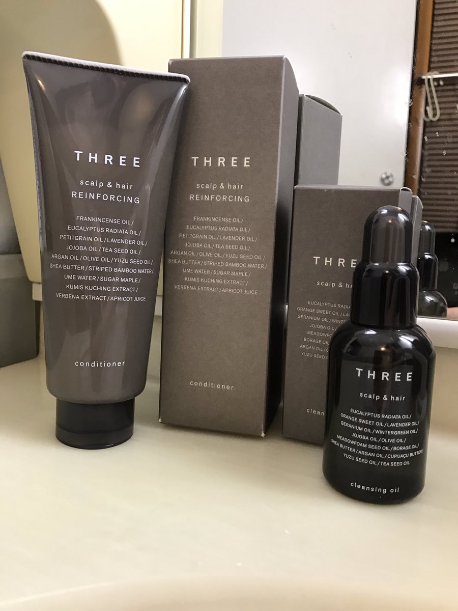 nobi's tweet photo. 洗面台に昨日の #THREEforMEN 発表会でいただいたthe DEFINITIVEトライアルキットやscalp &amp; hairのシリーズ並べてみたら埋め尽くされた。
使いこなせるか…！？ https://t.co/Qyr4DyN2PD