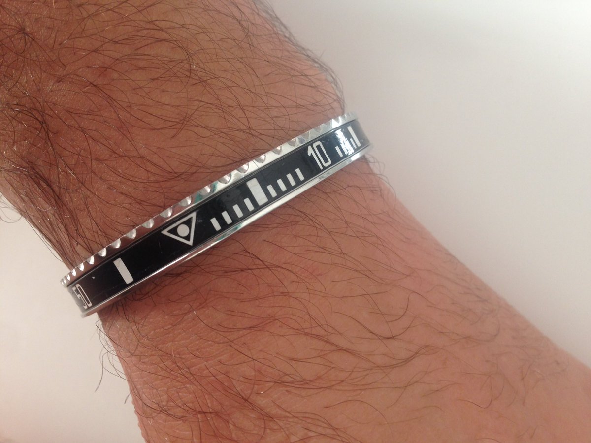 TourameF's tweet photo. J'adore ce bracelet #speedometer#love#cute#rolex#luxe#black#bracelet#me#omg https://t.co/R4n5z79ecH