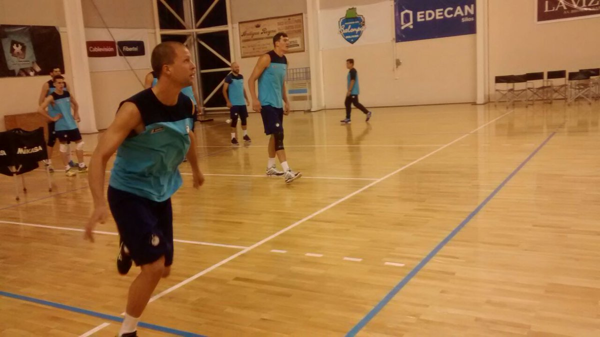 Entrenamiento de Personal Bolívar con la mira puesta en el debut oficial, que será el miércoles próximo por la #CopaMaster ante <a href="/lomasvoley/">Lomas Vóley</a>