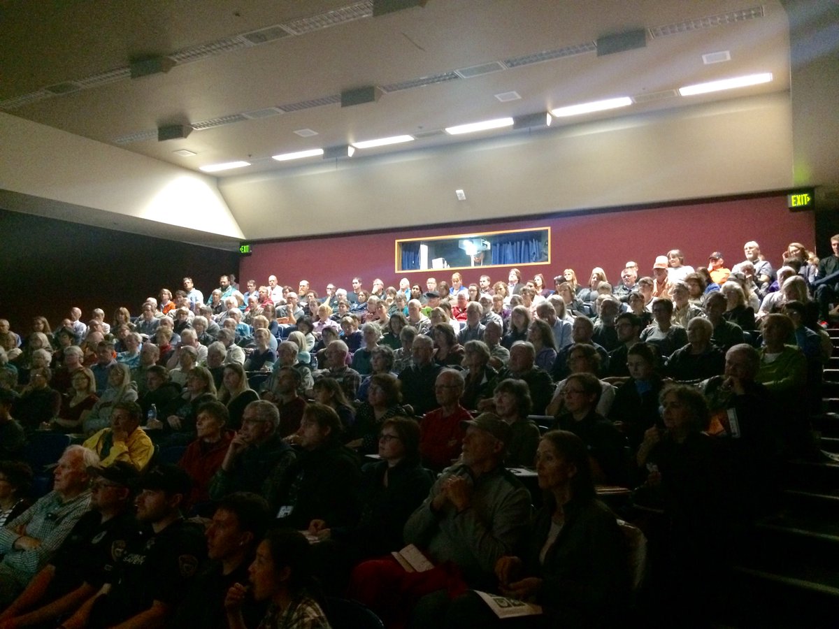 RedCrossCasc's tweet photo. Packed house at our #PrepareOutLoud presentation in Corvallis! #Cascadia #Earthquake #Preparedness #OSU #LaSells https://t.co/zINmLi3G7H