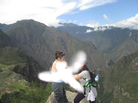 FrizziGanoza's tweet photo. @ChinoyAdolfo @Studio92 miren mi foto, tomado en la cima del huaynapicchu no es alterado, sera un angel q nos cuido para q no nos matemos? https://t.co/K6URaVo61C