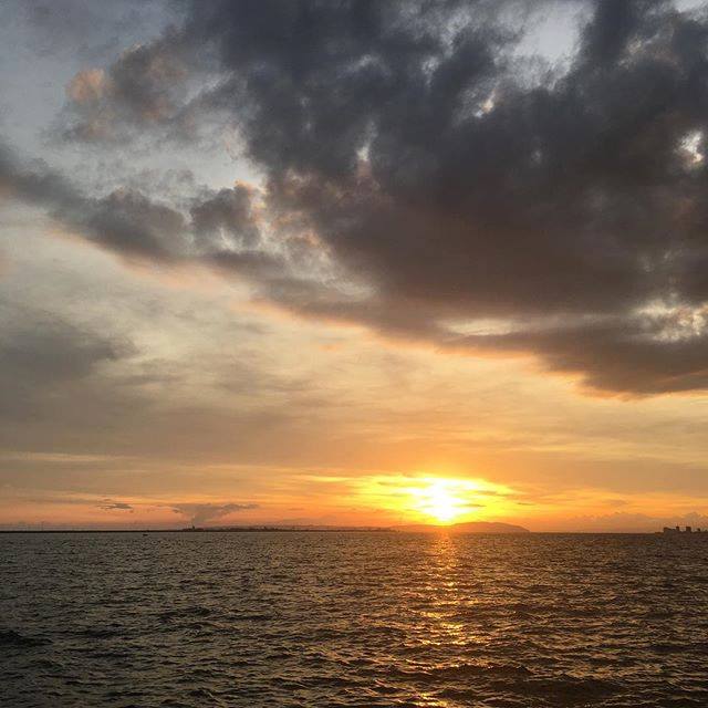 Tessanne's tweet photo. Meet me where the sea meets the sky #Jamaica #NoFilter #GodIsGreat 🙏😌🙌 https://t.co/fvVervTJPf