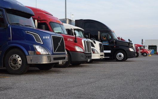 OverdriveUpdate's tweet photo. New app shows available truck parking spaces at more than 5,000 locations across U.S. https://t.co/OccVZxUPec https://t.co/XMtAOKvvXU