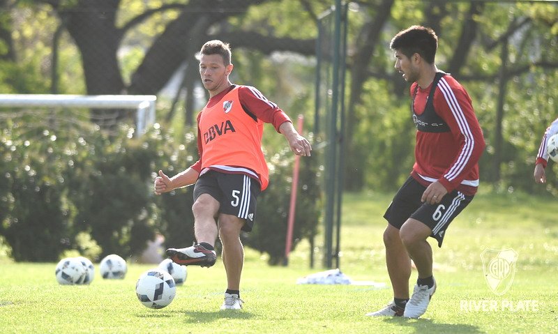 RiverPlateFoto's tweet image. Nicolás Domingo y Luciano Lollo #EntrenamientoRiver de hoy en Ezeiza
#RiverPlateTraining #RiverCamp