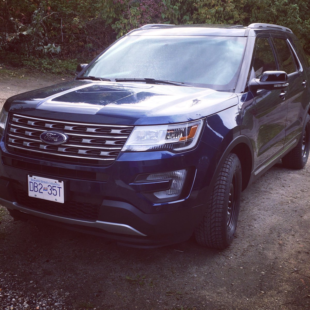 RNSkipper's tweet image. New ride. Wintered up already. She looks like the lovechild of an #F150 &amp;amp; a #RangeRover. I'm quite smitten. #2017Explorer @Ford