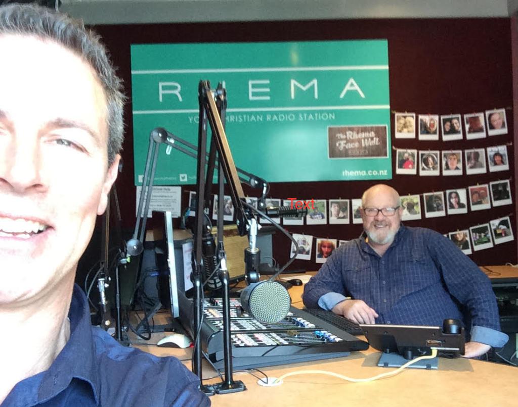 Radio Crosses Boundaries &amp; Borders – an interview with Matt Perry febc.nz/2016/10/05/rad…