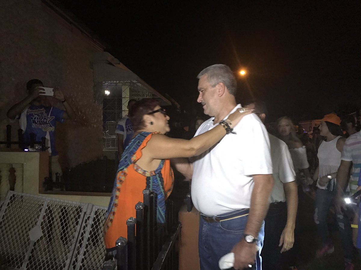 trschatz51's tweet photo. Casa a casa en Moca junto a nuestro alcalde @KikoAviles2016 @luisdanielmuni1 @EvelynVazquez51 #MocaHayEsperanza https://t.co/V5W5UHULIi