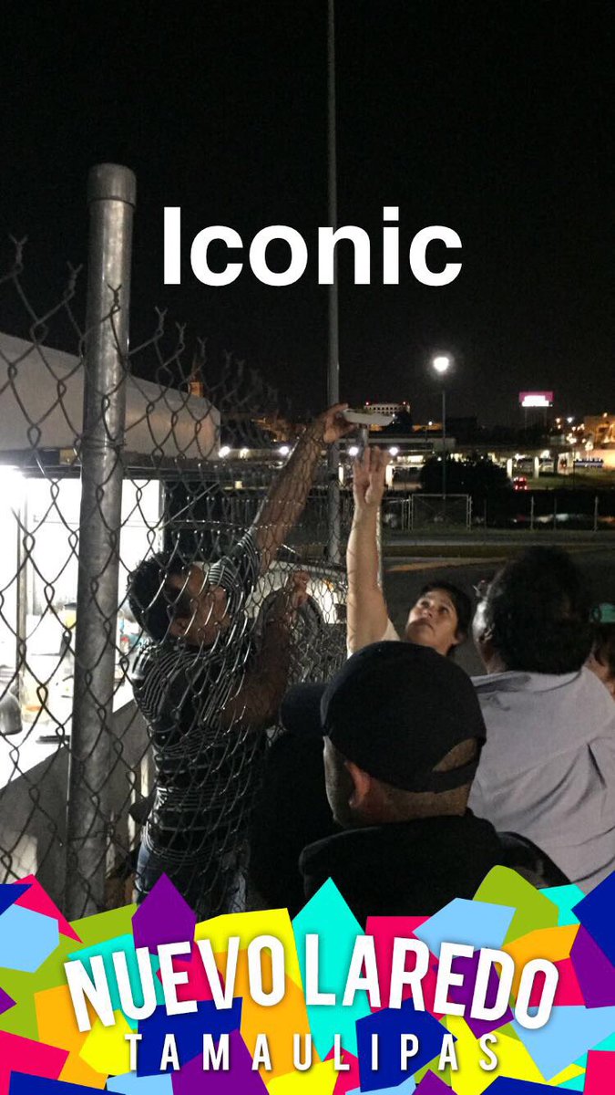 Oscar_Rager's tweet photo. Just bought tacos across the border through a fence lmao tell me this shit ain't live https://t.co/amWHTyQlle