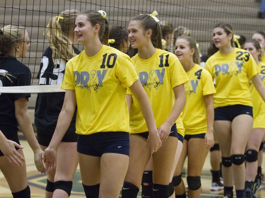 patrickcarr_'s tweet photo. Snow Canyon and Hurricane volleyball rallied to support Mackayla Marshall, a 13-year old w/cancer #region9preps https://t.co/lEuKe1IBWM https://t.co/bhD2EbacvD