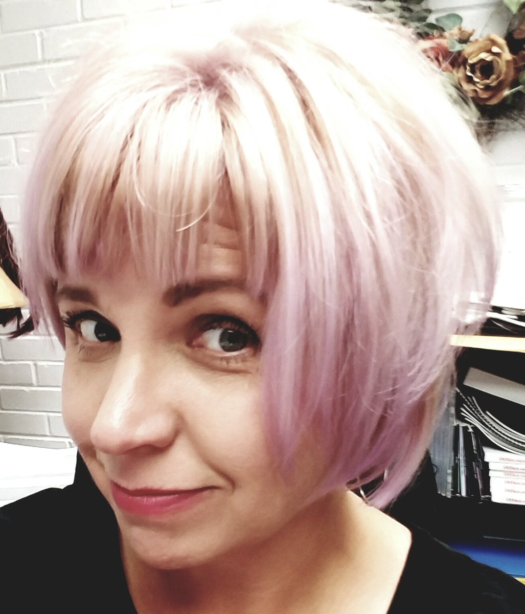 ginnjoose's tweet photo. First day of Autumn and I look like an easter egg. #lavender #normalnomore https://t.co/tCPHcXb6ZT