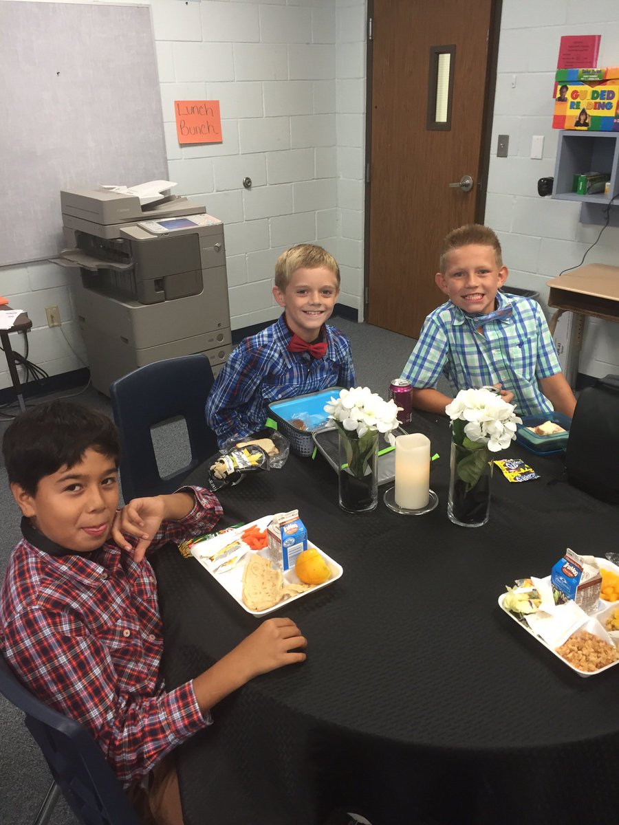 dbrewer0419's tweet photo. @KaufmanISD #KISDLions more Ms. Singley's class https://t.co/W94cKKxPLB