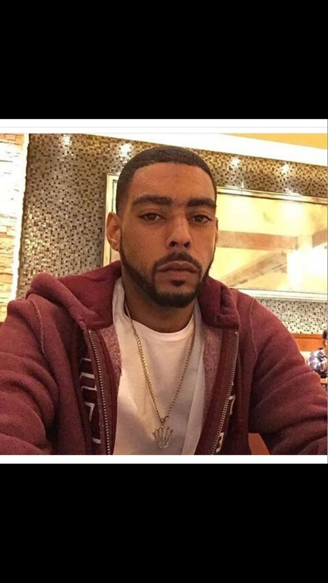 GoodaManBS's tweet photo. Remember wen i was a youngsta and u tried to wax my momma car and it looked like u put hella vaseline on the car she was hot 😂😂 #RIPVONTAE🙏🏽 https://t.co/StqG1QFBlm