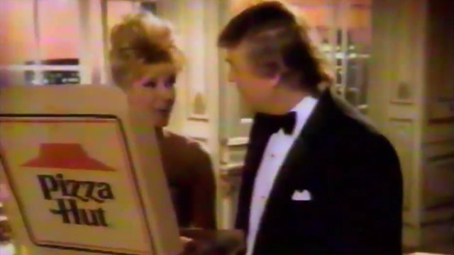 PiaraPicoRivera's tweet photo. This 1995 ad featuring Donald Trump will ruin stuffed crust pizza for you https://t.co/zj2LAVQ4W1 #PiaraPizza https://t.co/RjA5VbWdVW