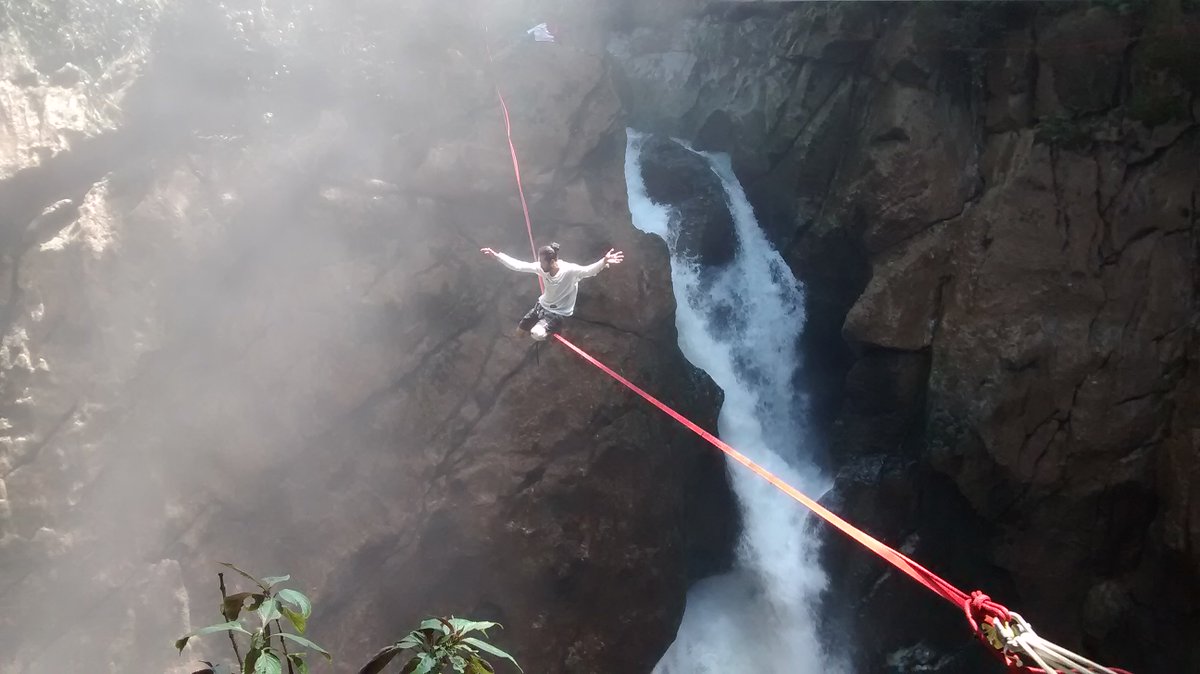 dosea21's tweet photo. Slacklife Veracruz!! @SlacklineVZ 
#Higline #SotanoDePopocatl #MonkeyFishVeracruz https://t.co/UeYVxoO20Q