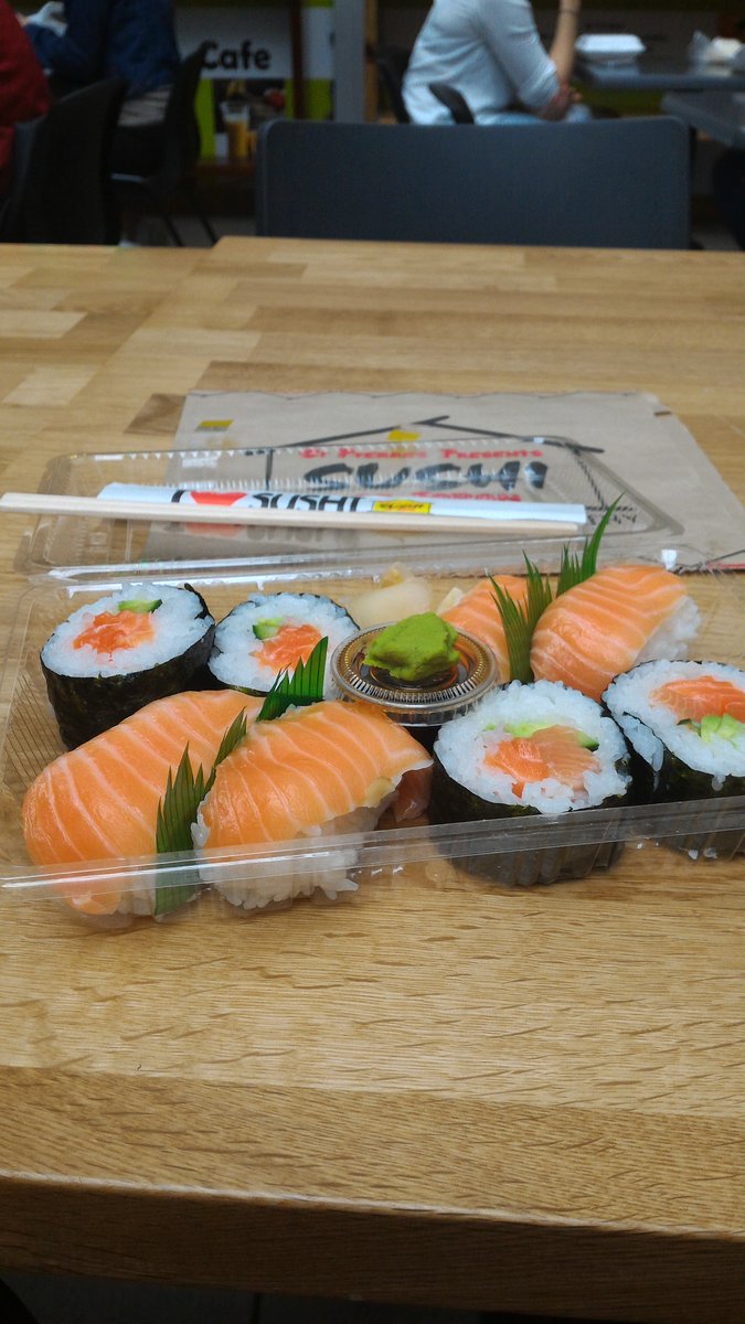 lkmuamua's tweet image. big decision made to dump my homemade lunch today for this sushi.... #kusima @CaqePepa_Inc @mboilwater @fijimedic #salivating saraga.