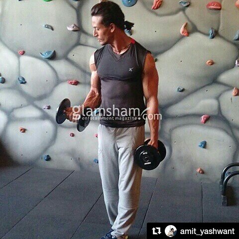 TigerrRules's tweet photo. Good morning bro have a great day ❤
Love you a lot 😘
#TigerShroff #handsome #hunk #king of action 💪
#hrxbrand photo👈 https://t.co/epk7Ul6cQl