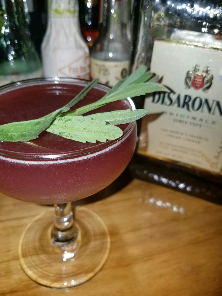 Lauren_ERitchie's tweet photo. "Backwards Snap" #TrophyCocktail from @bolsadallas. #UncleVal’s #Disaronno https://t.co/Tj8nGGw34c