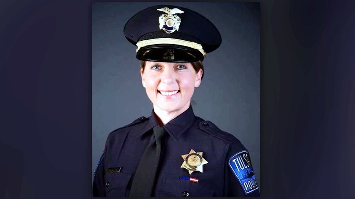 Tulsa police officer charged with manslaughter bit.ly/2cHe9NL?utm_me… https://t.co/p58UNTLyz8
