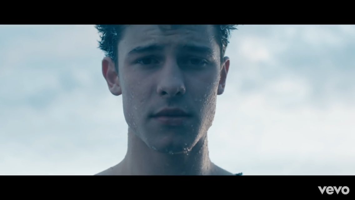 tayleighbae's tweet photo. HOLY FUCK IS HE REAL #MercyMusicVideo @ShawnMendes https://t.co/GnRn9YNt0R