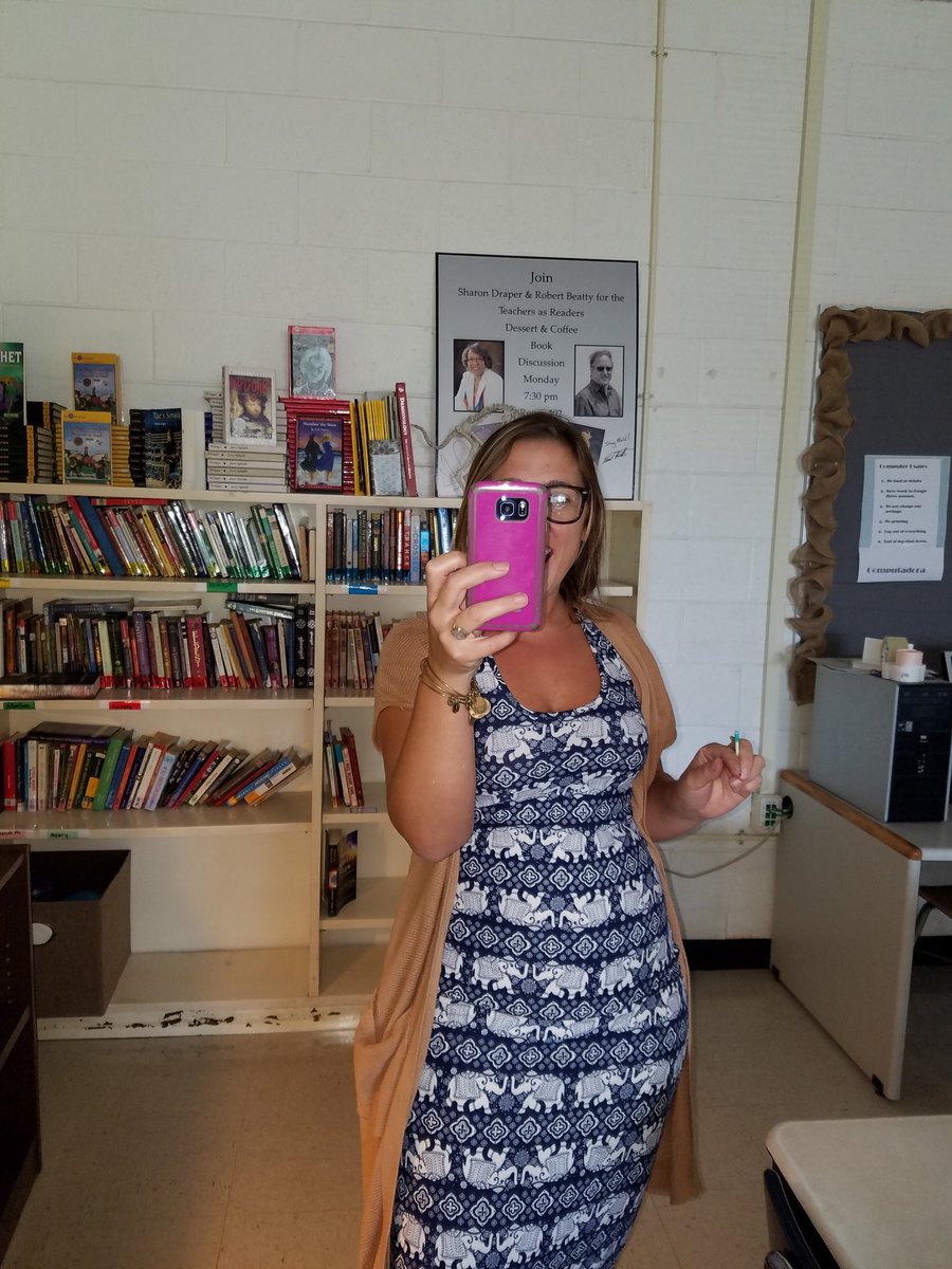 mschilcote's tweet photo. When you and your tech facilitator have the same idea! #twins #curriculumnight #gdatg @MyrtleGroveMS @mrssilvers1 https://t.co/UypBP41lHA