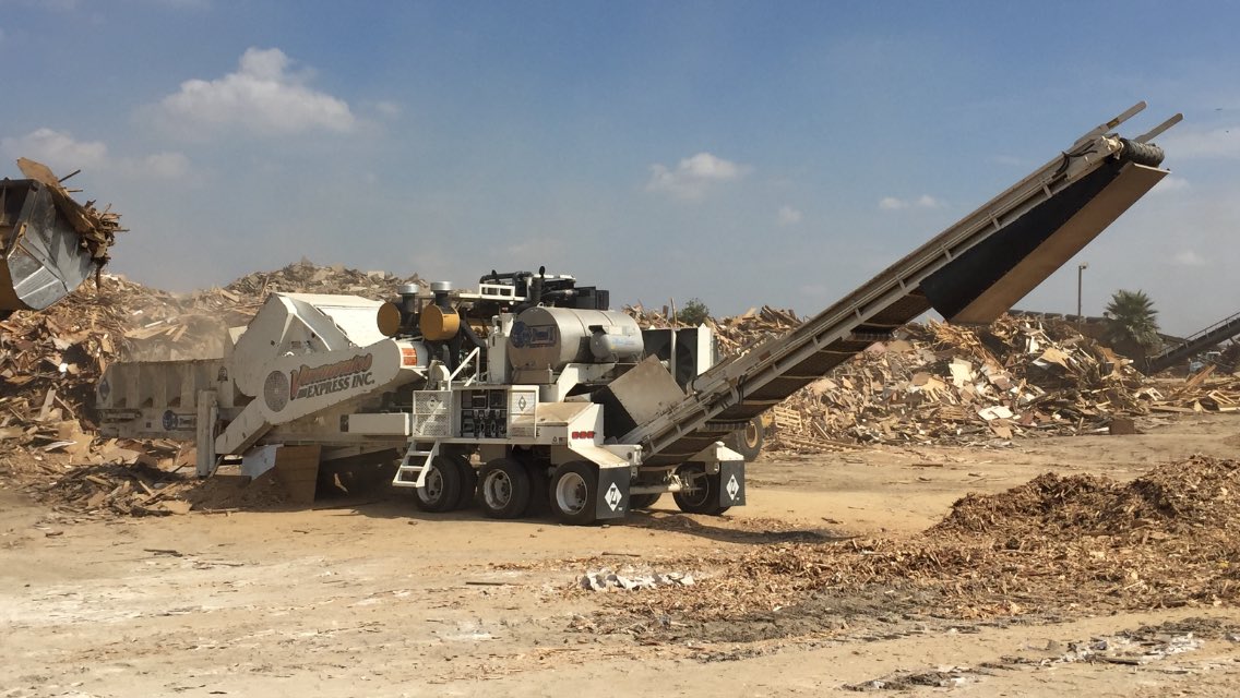 bejaccorp's tweet photo. Diamond Z 6000 horizontal grinder #wedothat #bejacd #bejac #heavyequipmentnation #heavyequipment #logging #grinder #waste #california https://t.co/7ntGU7PIzd