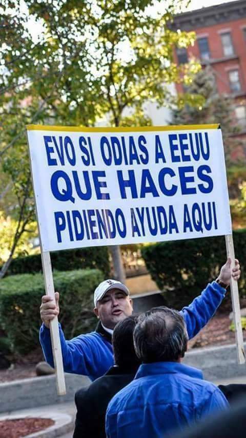 Fernand88063421's tweet photo. Es tan sinverguenza que putea contra los gringos y luego se arrodilla ante los mismos rogando por ayuda. ¡¡Asco de presidente!! https://t.co/VOEzh5p699