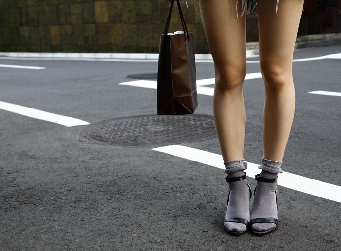 EDGEofHUMANITY's tweet photo. The #Beauty Around The #Feet - #Tokyo, #Japan https://t.co/2MVWYtNb7I
#women #shoes #legs #streetphotography #photography #Ashimoto https://t.co/UAffcIVPBW