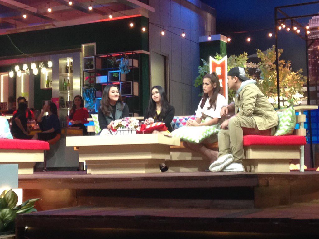 Talkshow kmrn malam with Kak <a href="/inijedar/">Jessica Iskandar</a> <a href="/GilangDirga/">ً</a> <a href="/TRANS7/">TRANS7</a> <a href="/therooftop7/">@therooftop</a> ☺️