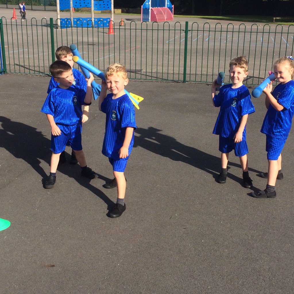 INACTIVEStAl's tweet photo. KS1 IPC launch! @CommandoJoes #wearehealthy #getyourheartpumping 🌽🍅🍓🍇🍉🍌 https://t.co/NuvATlX9HN