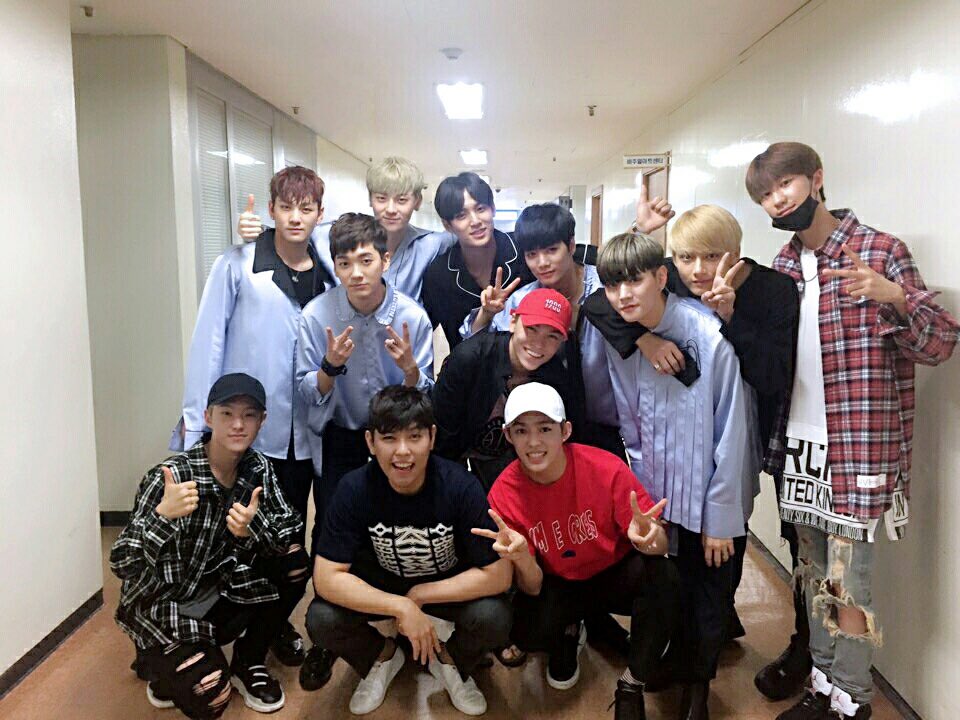 shinycshine's tweet photo. เอ๊ะยังไง ㅋㅋㅋㅋㅋㅋ
ทำไมจวิ้นไปกอดพี่เขางี้ล่ะ
#JunRen
#Junhao https://t.co/EIklRIDhWu