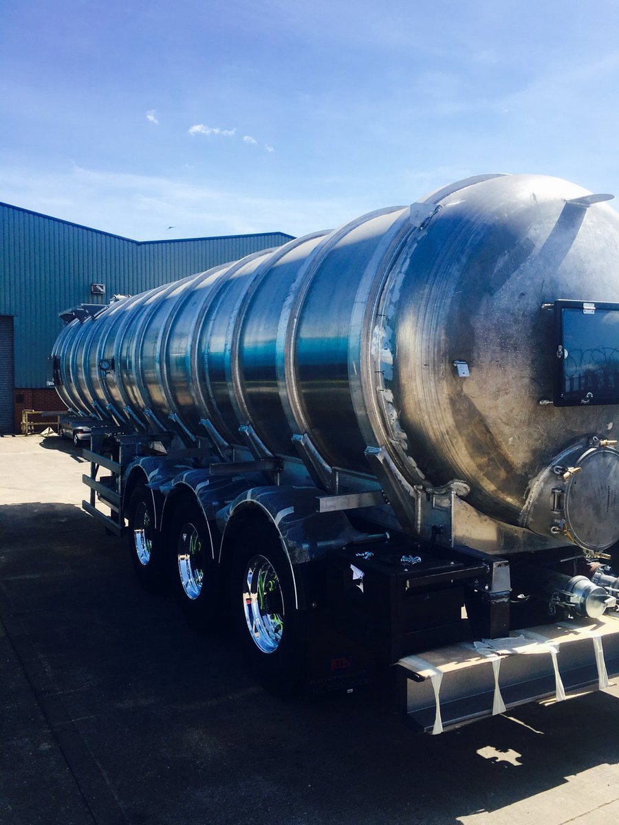 eurotechtankers's tweet photo. Next up for October 16... another aluminium 32,000 ltr artic trailer! #expansion #prepforwinter #sewage https://t.co/QZKyNBOpFh