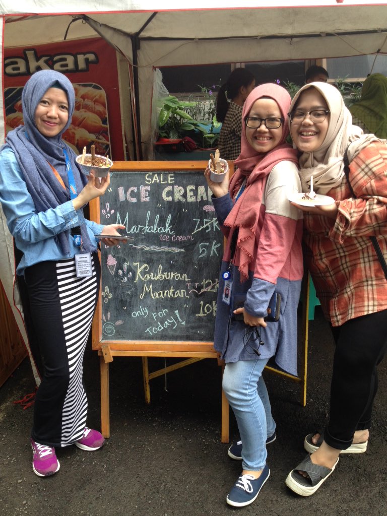 Hari terakhir Ice Cream Day nih! Buat semua pecinta ice cream, yuk dtg skrg juga sblm kehabisan! Kakak alumni kopma aja dtg, masa kamu engga