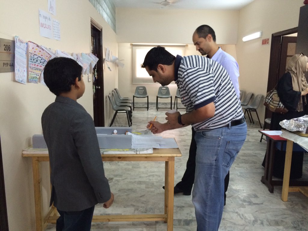 tispkPYP's tweet photo. #passionexhibition on the way. Exclnt start to the morning.sharing our beliefs & passions w Ps @tmirza66 #ibpyp https://t.co/fHpU8ALS1D