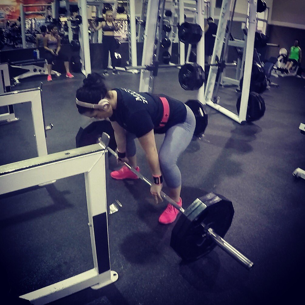 TContefit's tweet photo. Nothing makes me feel so good as I do when I'm lifting! I may not be the "skinniest", but shoot I am strong #fitfam #girlswholift #doyoueven https://t.co/pkDRxBzigJ