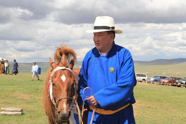 АТГ-ыг хуурч чаддаг “Ажнай” Д.Бат-Эрдэнээс болж хохирсон хүмүүсийн түүх... -  shuurhai.mn/125926