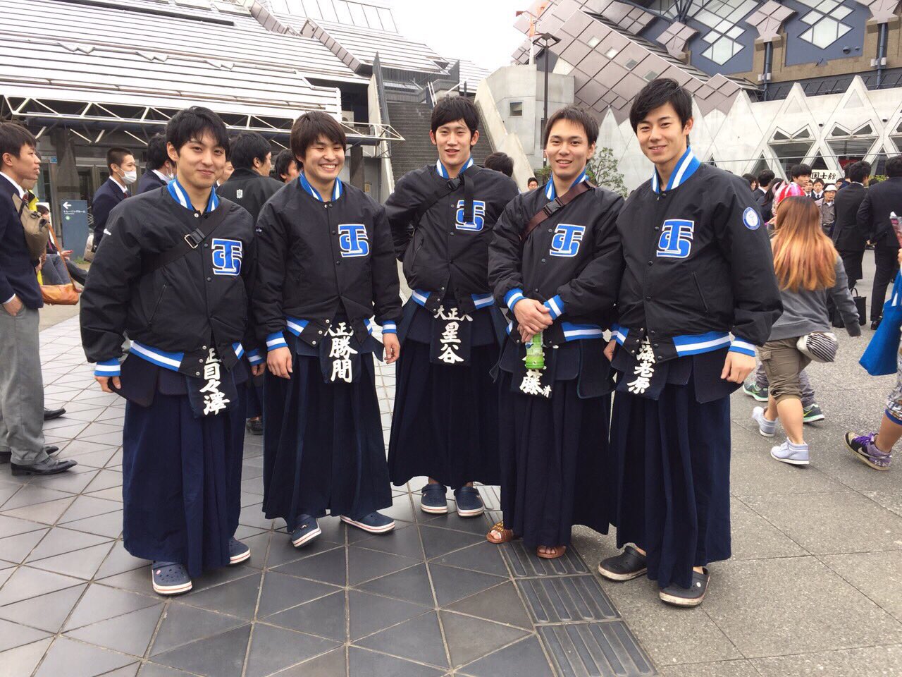 大正大学剣道部 公式 部員紹介 常に強くてかっこいい3年生 男子 左から 目々澤 勝間 星谷 佐藤 海老原 意識が高くてメリハリのある学年です 大正大学 剣道部 T Co Sqzymrszxh T Co Umx1eqafyq Twitter