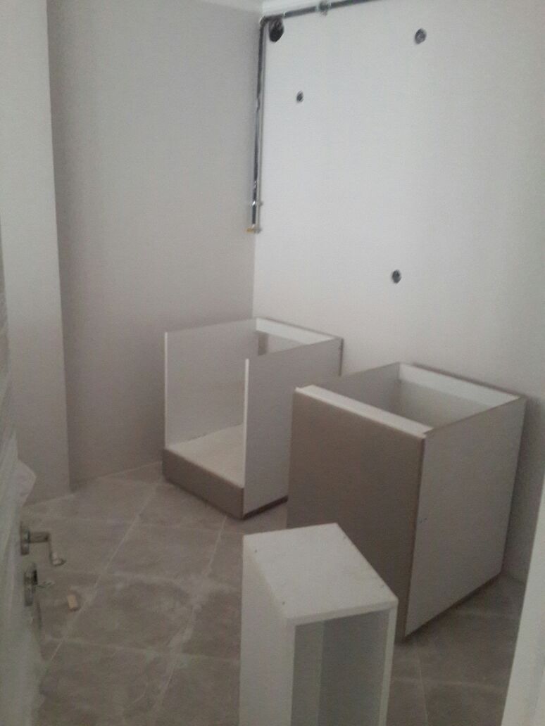 MVG İNŞAAT GÜNLÜK HABERLER
MVG SUIT'S PROJEMİZDE ODA KAPILARIMIZ TAKILMIŞ VE AYNI ZAMANDA MUTFAK DOLAPLARIMIZ DA TAKILMAYA BAŞLAMIŞTIR.