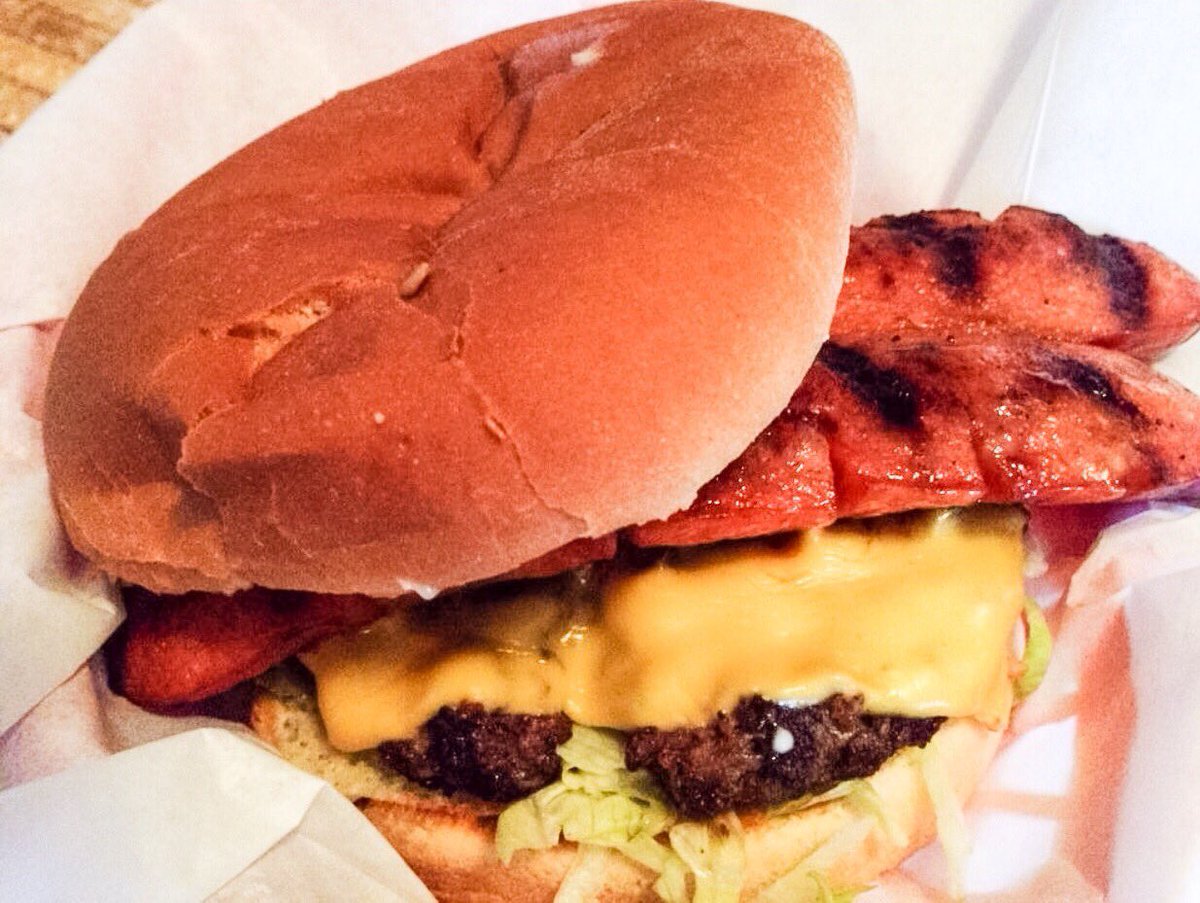 entertainMEtv's tweet image. @jimmykimmel we did invent the hamdog! Right here in SoCal. Though they just call it a cheeseburger the-shacks.com #bombeats
