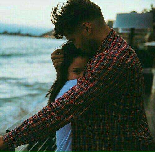 إنْ كانَ لي وَطَنٌ ،
فوجهُكِ وطني 🎵
و إنْ كانَ لي دارٌ ..
- فحُّبكِ داري 🌂"

┇🔕 #علوش