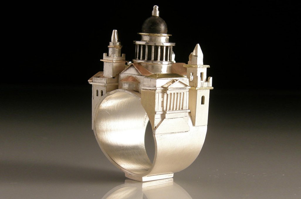 #GoldsmithsFair exhibitor <a href="/VickiVickias/">Vicki Ambery-Smith</a> spoke to <a href="/city_matters/">City Matters</a> about her preparations for the Fair: citymatters.london/goldsmiths-fai…