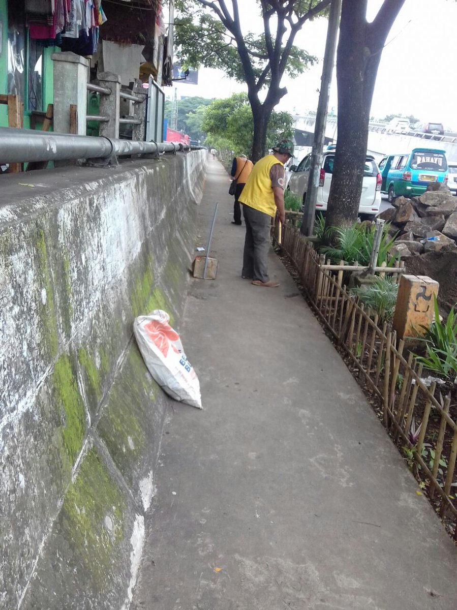 NO LITTER please!!!! <a href="/ridwankamil/">Ridwan Kamil</a> <a href="/Kec_Sukajadi/">Kecamatan Sukajadi</a> @PemumBdg @BDGcleanaction @bplh_kotabdg <a href="/DiskominfoBdg/">Diskominfo Kota Bdg</a>
