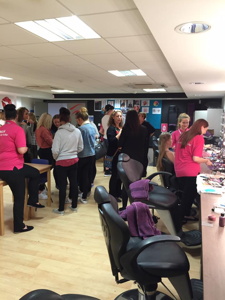 accrosscollege's tweet photo. A big 👍 to all who attended the #AccRoss #OpenEvening! Great to see so many potential learners buzzing around campus! #HappyFriday guys 😊 https://t.co/C9bWpLfnkT