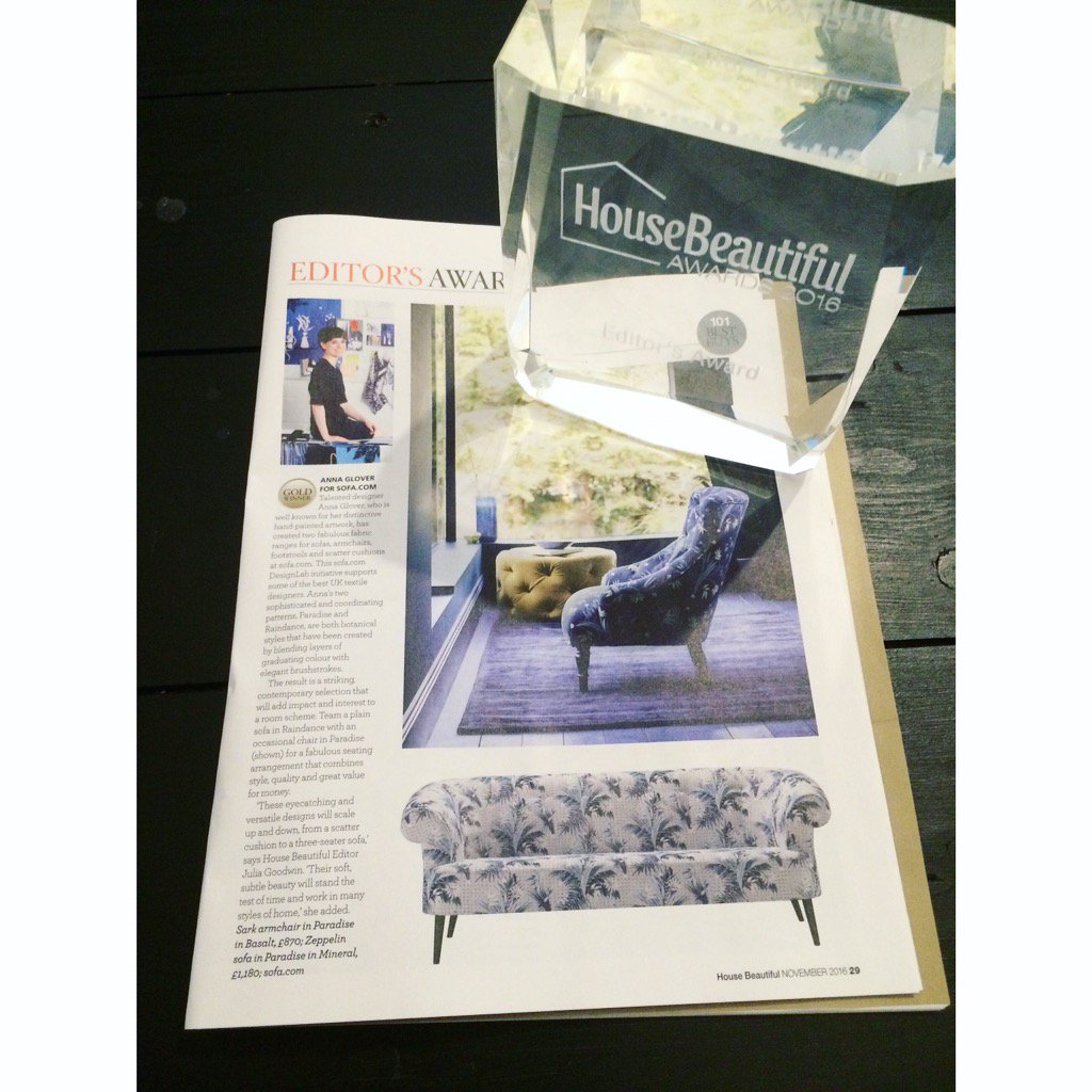 _anna_glover's tweet photo. Thank you @HB for the Editors Award. @sofadotcom @prfirstlondon an exciting end to a great collaboration! #HBAwards https://t.co/GVgUtQCJR0