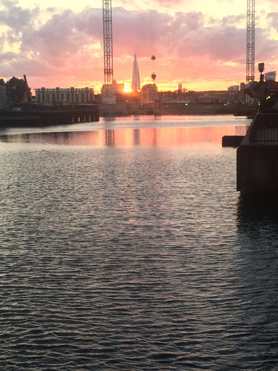 jamie_93_'s tweet photo. No sleep #CanaryWharf https://t.co/kuewB3HE1P