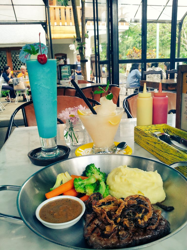 rama_gp23's tweet photo. Enjoy the friday with this magnificent dish and beverage! Alhamdulillaah.. @m1ssbee @manisyabya https://t.co/A1PINJp8oV