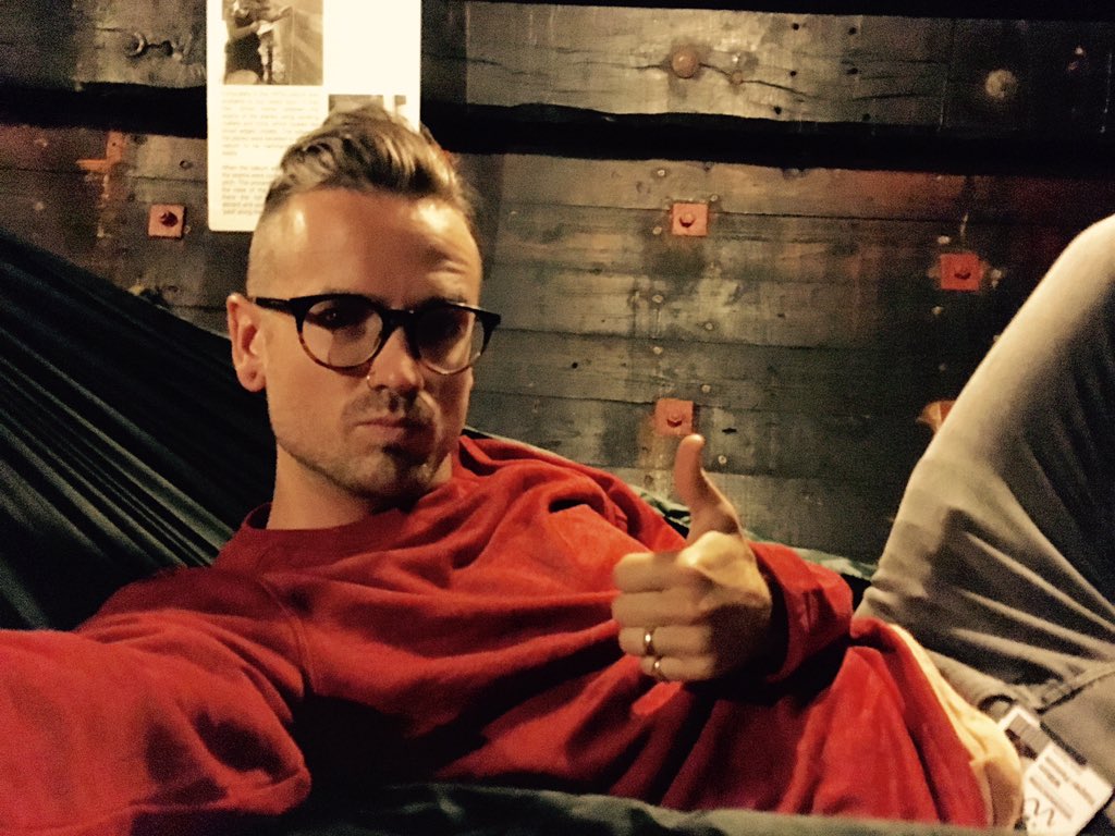 WillPenrose's tweet photo. Slung my hammock in the belly of the @GoldenHinde1 last night. It was COOL. #notyouraveragethursday #schooltripsdontsuck https://t.co/Nh0vd5WrN6