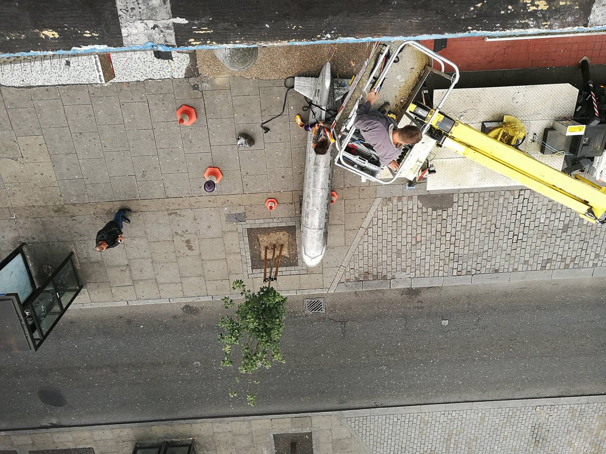 bigstuffdesign's tweet image. 20 years in #camden highstreet and the Dakota comes down!
One of the original @bigstuffdesign installs.
#vm #prop #design #display #dakota