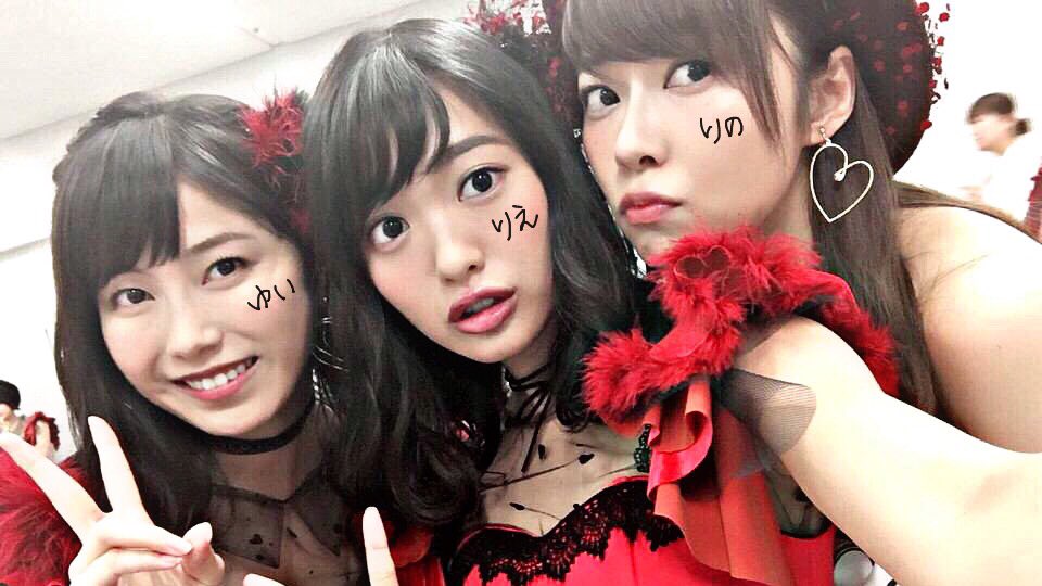 YKYUQ's tweet photo. りのりえの横に図々しく入る 横山 😉💫 https://t.co/gtUGFRUNi9